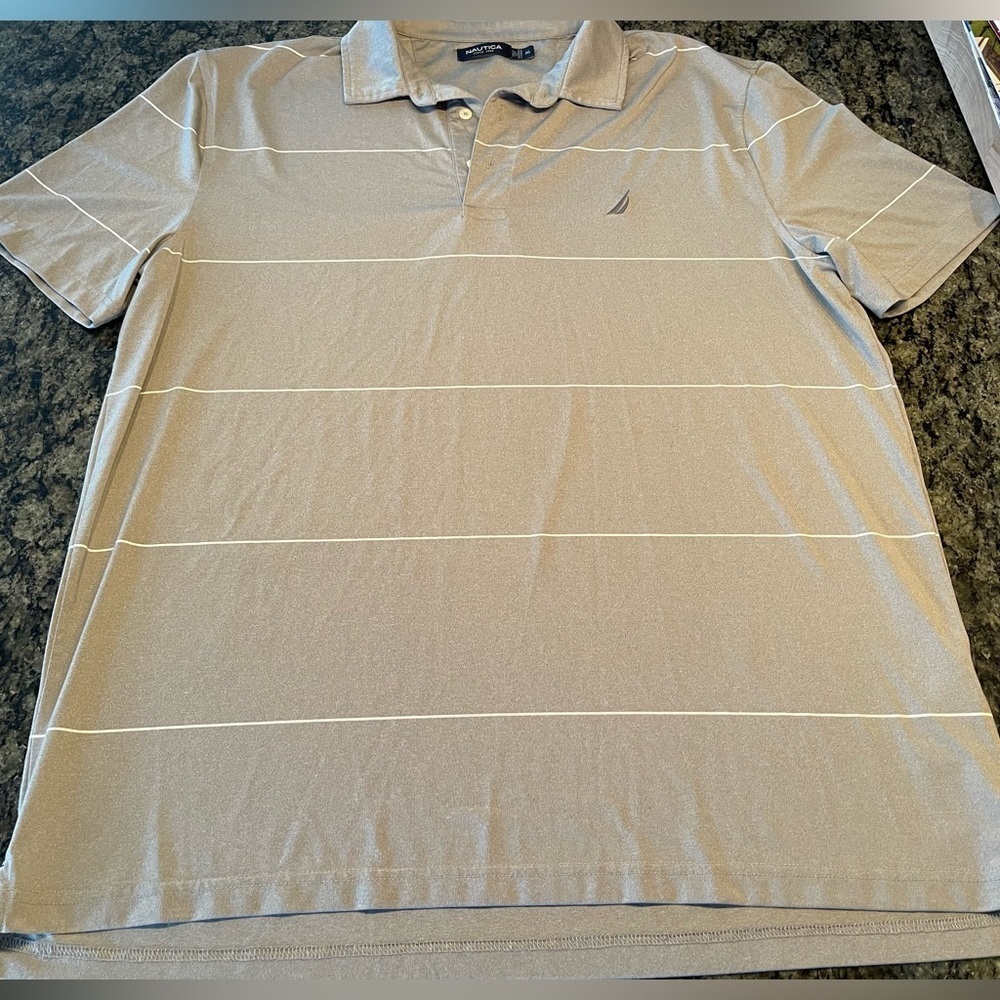 ⛳️Excellent Men’s Nautica XL golf shirt. SOFT, Beautiful gray w/ white stripe.